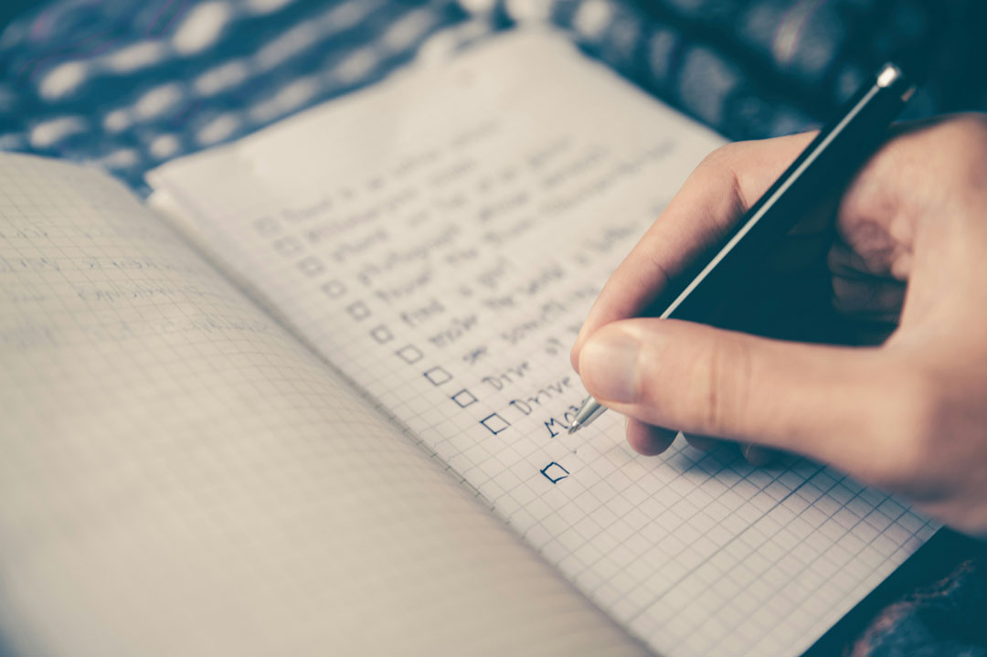 life-to-do-lists-glenn-carstens-peters-unsplash