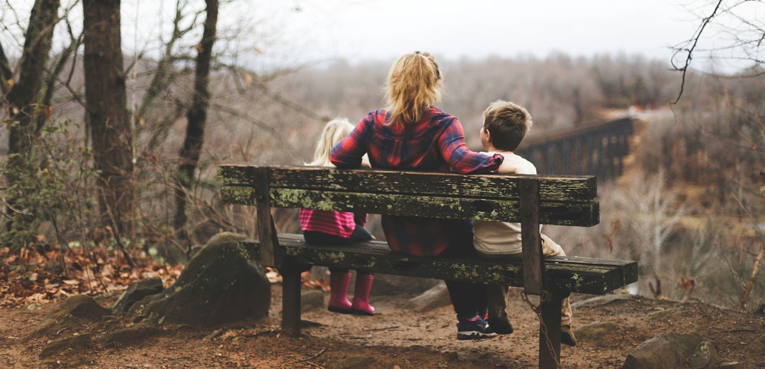 mother-and-children-hiking-by-benjamin-manley-unsplash