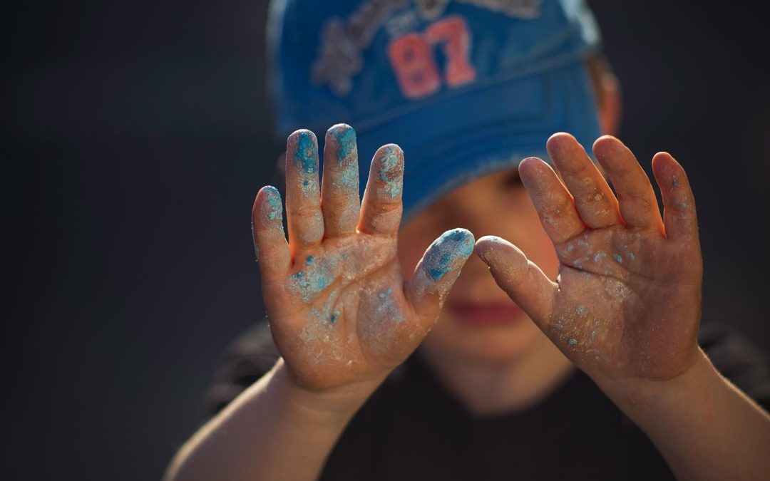 parenting-inside-outside-game-challenging-child-markus-spiske-unsplash