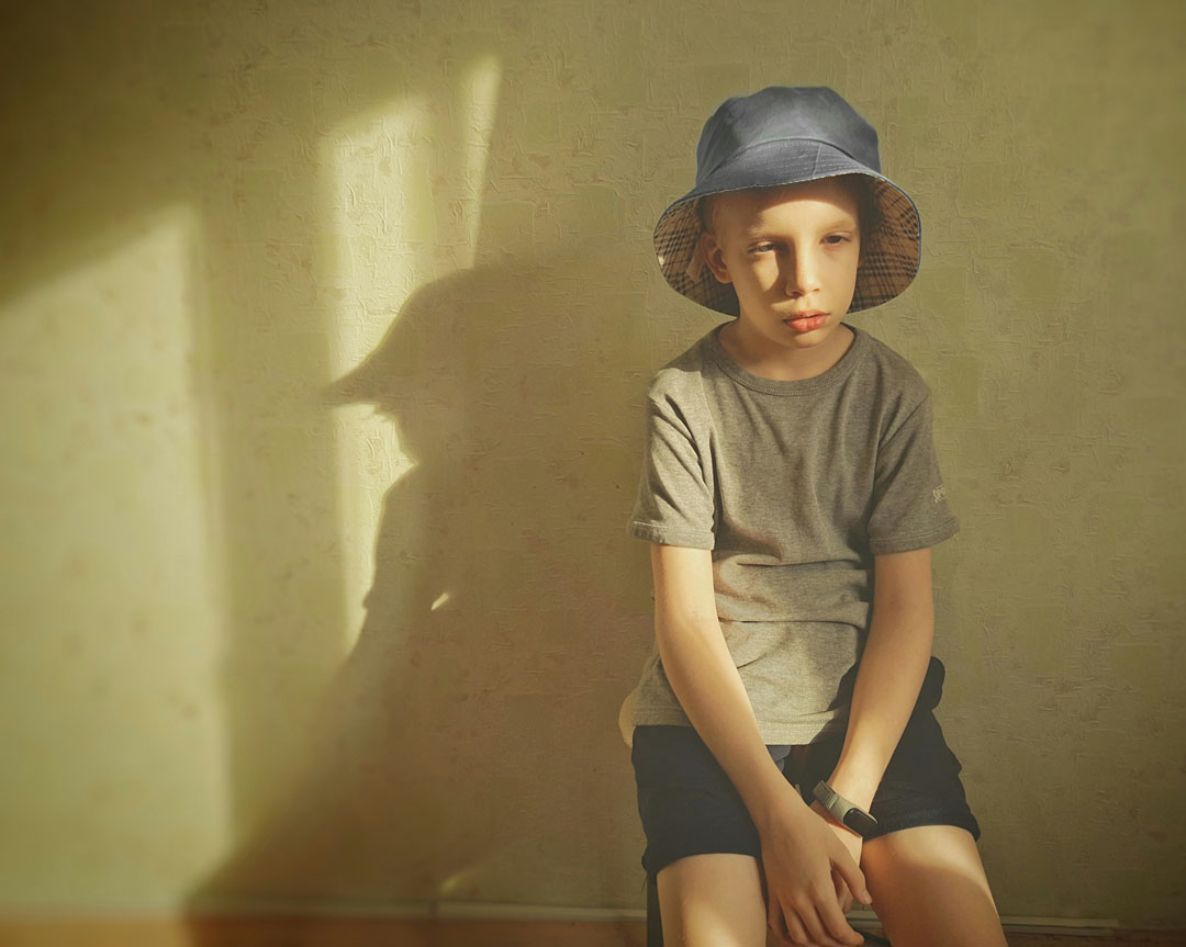 a-boy-sitting-seeking-attention-by-dimmis-vart-at-unsplash