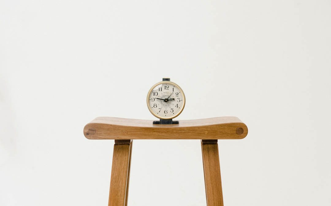 clock-on-the-chair-artem-maltsev-unsplash