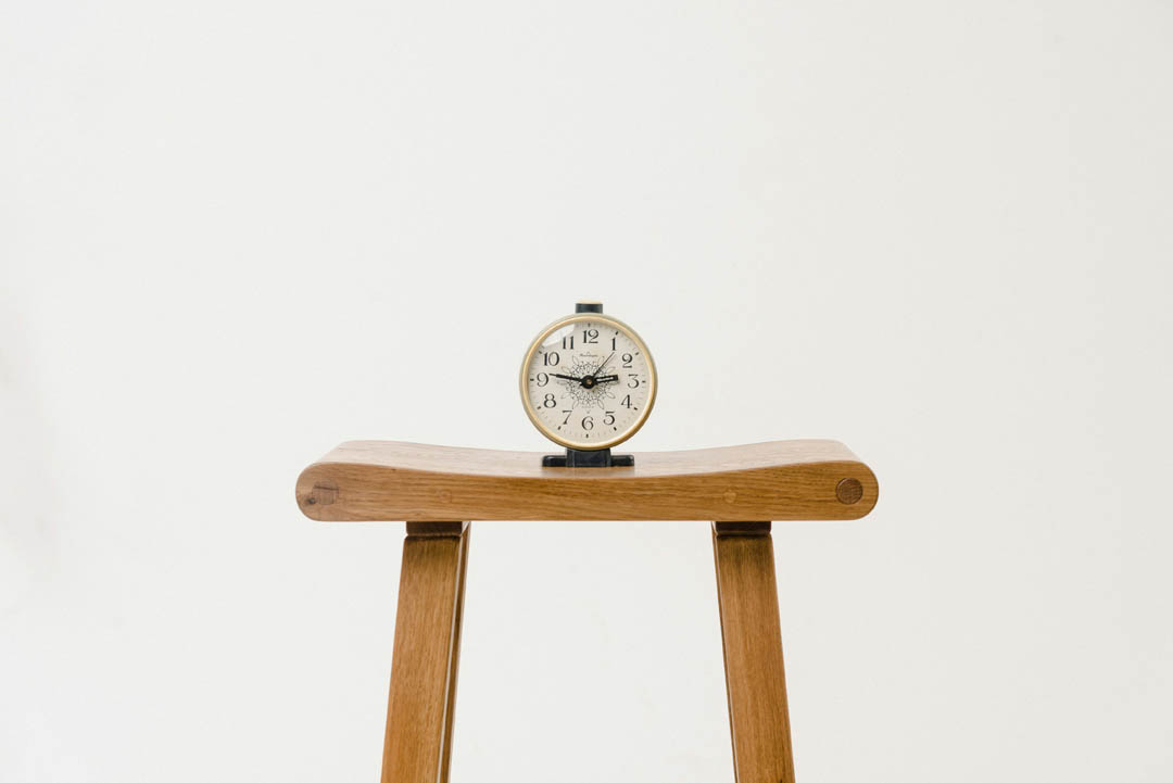 clock-on-the-chair-artem-maltsev-unsplash